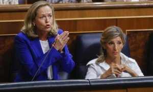 La vicepresidenta primera y ministra de Economía, Nadia Calviño, y la ministra de Trabajo, Yolanda Díaz, durante una sesión de control en el Congreso de los Diputados en Madrid, a 21 de septiembre de 2022.