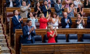 14/07/2022.- El presidente del Gobierno, Pedro Sánchez, y la vicepresidenta segunda, Yolanda Díaz, aplauden en el Congreso. Alberto Ortega / Europa Press