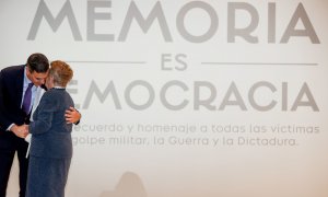 31/10/2022.- El presidente del Gobierno, Pedro Sánchez, durante la entrega de diplomas a familiares de víctimas y a asociaciones vinculadas a la memoria histórica, en el acto por el "Día de Recuerdo y Homenaje a todas las víctimas del golpe militar, la Gu