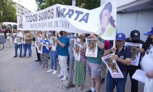 Concentración de manifestantes en la puerta del juzgado para pedir justicia por Marta del Castillo, en Sevilla a 26 de mayo de 2022.