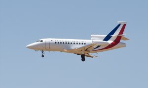 Un avión de una aerolínea de Francia llega a la base aérea de Torrejón de Ardoz, a 28 de junio de 2022, en Torrejón de Ardoz, Madrid (España).