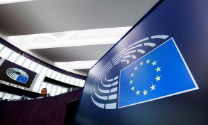 La bandera de la Unión Europe en el Parlamento Europeo en Estrasburgo, Francia, el 13 de diciembre de 2022.