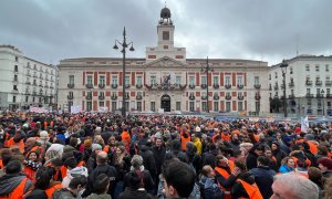 Vecinos de San Fernando de Henares afectados por las obras de la línea 7B de Metro de Madrid se manifiestan ante la Puerta del Sol por los daños que estas obras están ocasionando en el municipio a 8 de enero de 2023