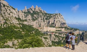 La muntanya de Montserrat, un dels símbols de la comarca, i de Catalunya