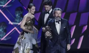 El actor Luis Zahera tras recibir el Goya a "mejor actor de reparto" por su trabajo en "As Bestas" durante la gala de la XXXVII edición de los Premios Goya que se celebra este sábado en el Palacio de Congresos y Exposiciones FIBES de Sevilla. EFE/Jose Man