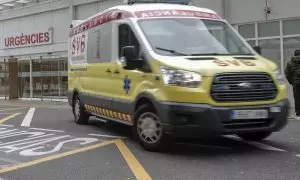 Imagen de archivo de la puerta de Urgencias del Hospital Clínico de València, donde una mujer embarazada ha acudido en busca de ayuda con un disparo de bala en la cabeza.