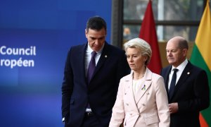 El presidente del Gobierno, Pedro Sánchez, junto a la presidenta de la Comisión Europea, Úrsula Von der Leyen y el canciller alemán Olaf Scholz, la pasada semana en Bruselas.