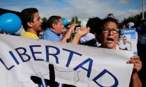 Imagen de archivo de una manifestante participa en una protesta para exigir la liberación de los presos políticos en Tipitapa, Nicaragua