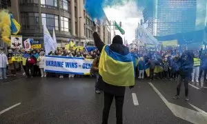 Miles de manifestantes toman las calles de Bruselas para protestar contra la invasión rusa de Ucrania