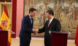 El presidente del Gobierno, Pedro Sánchez, junto a su homólogo chino, Xi Jinping, durante su última visita a España, en 2018.