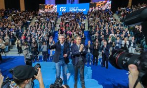 21/4/23 El presidente del Partido Popular, Alberto Núñez Feijóo, y el presidente de la Xunta de Galicia, Alfonso Rueda, en el acto de presentación de los candidatos a las elecciones municipales el pasado 25 de febrero en Santiago.