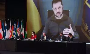 El presidente de Ucrania, Volodímir Zelenski, interviene por videoconferencia en la cumbre de la OTAN de Madrid, a 21 de noviembre de 2022.