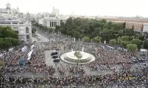 Un momento del desfile del Orgullo 2023 a su paso por la Plaza de Cibeles que recorre hoy Sábado las calles de Madrid.