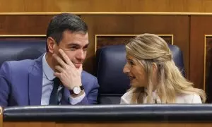 El presidente del Gobierno, Pedro Sánchez y la vicepresidenta segunda y ministra de Trabajo y Economía Social, Yolanda Díaz, durante una sesión de control al Gobierno