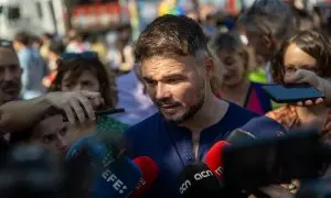 15/07/2023 - El portavoz de ERC, Gabriel Rufián, atiende a los medios antes del desfile del Orgullo Barcelona 2023, a 15 de julio de 2023, en Barcelona, Catalunya.