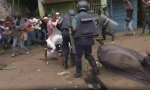 Cargas policiales en Bangladés contra simpatizantes de la oposición para reclamar unas elecciones libres