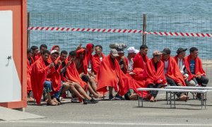 El buque de Salvamento Marítimo Salvamar Al Nair ha rescatado una segunda patera con 60 personas a bordo, a 8 de agosto, en Lanzarote.