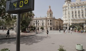 La actual ola de calor está previsto que llegue a su punto más alto en las tres provincias de la Comunitat Valenciana, donde decenas de municipios tienen aviso rojo por valores pueden superar los 40 grados centígrados.