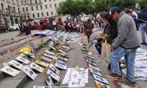 Padre de Martín, un estudiante torturado e incinerado clandestinamente en el Servicio de Inteligencia del Ejército en 1993, este 30 de agosto durante una caminata en memoria de las víctimas de desaparición forzada.