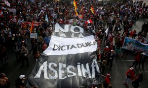 Una multitud de personas protesta contra la presidenta de Perú, Dina Boluarte, a 28/07/2023.