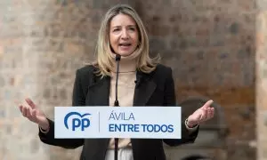 La senadora Alicia García interviene durante un acto en la plaza de Santa Teresa, a 6 de marzo de 2023, en Ávila.