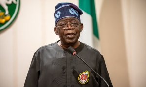 El presidente de Nigeria, Bola Tenubu, atiende una conferencia de prensa en Abuja, Nigeria, a 29 de octubre de 2023.