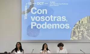 Foto de archivo de la secretaria general de Podemos y ministra de Derechos Sociales y Agenda 2030, Ione Belarra (c), durante un encuentro con la militancia