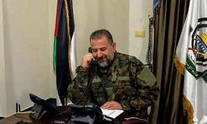 02/01/24- Una fotografía sin fecha muestra al palestino Saleh al-Arouri, líder adjunto de Hamás y comandante fundador de su ala militar (las Brigadas Izz al-Din al-Qassam), hablando por teléfono.