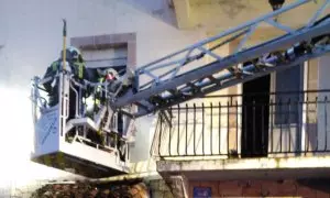 Un incendio calcina un local hostelero en Colindres