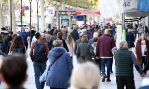 Gent passejant pel passeig de Gràcia de Barcelona