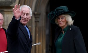 El rey Carlos III y la reina Camilla llegan para asistir al Servicio de Pascua en la Capilla de San Jorge en el Castillo de Windsor.