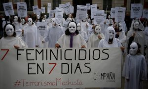 Grupos feministas se concentran por los últimos asesinatos machistas, en la Puerta del Sol de Madrid, a 25 de marzo de 2024, en Madrid (España).