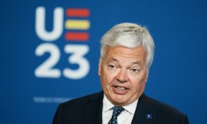 El comisario europeo de Justicia, Didier Reynders, a su llegada a la reunión de ministros de Consumo de la UE, en Bilbao, a 25 de julio de 2023.