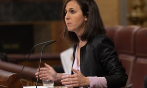 La secretaria general de Podemos, Ione Belarra, interviene durante una sesión plenaria, a 19 de marzo de 2024.