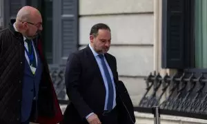 El diputado del Grupo Mixto José Luis Ábalos junto a Koldo García, en Madrid, a 7 de enero de 2020.