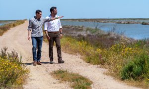 Juan Manuel Moreno Bonilla y Ramón Fernández-Pacheco, en Veta La Palma. Imagen de archivo.