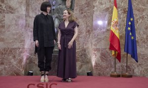 La ministra de Ciencia e Innovación, Diana Morant (i), y la nueva presidenta del Consejo Superior de Investigación Científica (CSIC), Eloísa Del Pino (d), durante el acto de toma de posesión, en la sede del CSIC, a 22 de junio de 2022, en Madrid