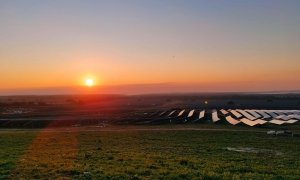 Tormenta en el sector solar: ¿cómo afecta a los usuarios la crisis del autoconsumo?