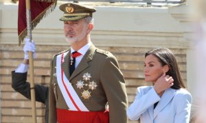 Felipe VI y la reina Letizia, durante el 40 aniversario de la jura de bandera del monarca.