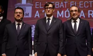 El presidente de la Generalitat y candidato de ERC a la reelección, Pere Aragonès, el primer secretario y candidato del PSC a las elecciones catalanas, Salvador Illa, y el exconseller Josep Rull durante un acto de La Vanguardia y RAC 1 con los candidatos