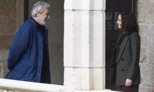 El jefe de Gabinete de la Comunidad de Madrid, Miguel Ángel Rodríguez, con la presidenta de la Comunidad de Madrid, Isabel Díaz Ayuso, en Manzanares El Real, a 23 de febrero de 2023.