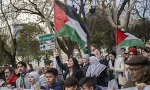 Los acampados por Palestina en la Universitat de València se encierran en la Facultad de Filosofía