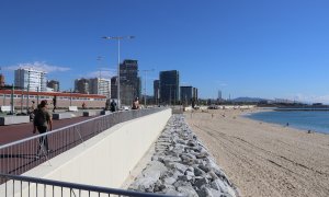 La platja de la Nova Mar Bella de Barcelona reoberta un cop finalitzades les obres d'emergència