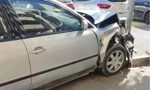 Imagen del coche conducido por un menor tras colisionar contra dos coches estacionados, a 22 de mayo de 2024.
