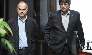 El expresident de la Generalitat, Carles Puigdemont, acompañado por el secretario general de Junts, Jordi Turull, en Perpiñán, Francia, a 16 de mayo de 2024.