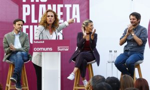La candidata a las europeas Estrella Galan (2i) en el acto central de Comuns Sumar en Sabadell junto con la vicepresidenta del Gobierno Yolanda Díaz (2d), el ministro de Cultura Ernest Urtasun (d) y el también candidato Jaume Asensi (i).