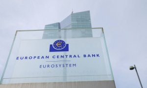 El logo del BCE delante de su sede en Fráncfort. REUTERS/Heiko Becker