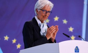 Foto de archivo de la presidenta del BCE, Christine Lagarde, en una rueda de prensa en la sede de la entidad monetaria de la Eurozona, tras la reunión mensual del Consejo de Gobierno, para decidir sobre los tipos de interés. REUTERS/Kai Pfaffenbach