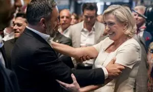 07/06/2024 Santiago Abascal y Marine Le Pen se saludan en el acto de Vox este mes de mayo en Madrid en el que participaron múltiples líderes de la ultraderecha internacional.