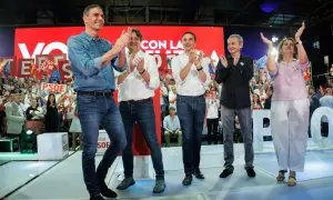 Pedro Sánchez, Javier Ayala, Juan Lobato, José Luis Rodríguez Zapatero y Teresa Ribera, este viernes en Fuenlabrada en el cierre de campaña del PSOE.